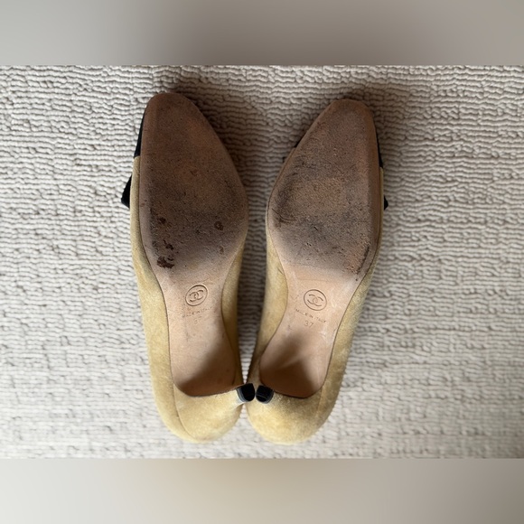 CHANEL Women Suede Pumps, Bow, CC Logo. 3" Heels, Size 37, Beige. Authentic - Picture 11 of 16